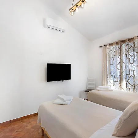 Casas Do Monte I Gioes