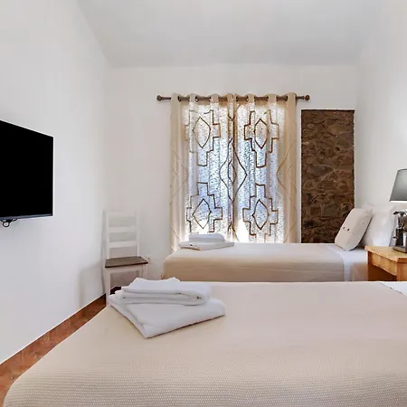 Casas Do Monte I Gioes